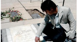 اسماعیل ریاحی همسهر شهلا ریاحی در قطعه هنرمندان بهشت زهرا در تهران به خاک سپرده شده است