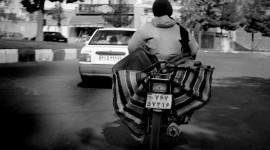 محمد حشمتی عکاس خبری و فعال رسانه ای<a href="http://www.asrarnameh.com/index.php" class="seo"> سبزوار </a>به تازگی گزارشی از زندگی شماری از مردان<a href="http://www.asrarnameh.com/index.php" class="seo"> سبزوار </a>تهیه کرده است که روزانه از موتورسیکلت به عنوان وسیله نقلیه خود استفاده می کنند. شهرسبزوار دارای موتورسواران زیادی است. این<a href="http://www.asrarnameh.com/reports.php" class="seo"> گزارش </a>در خبرگزاری ایلنا منتشر شده است.